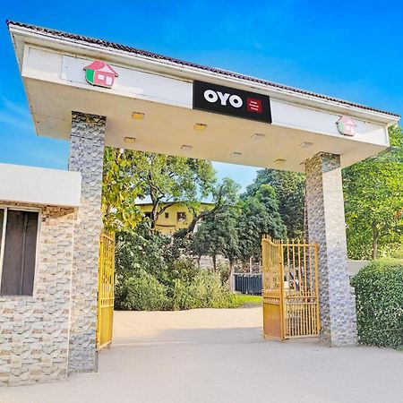 Hotel O Summer House Daman Bagian luar foto