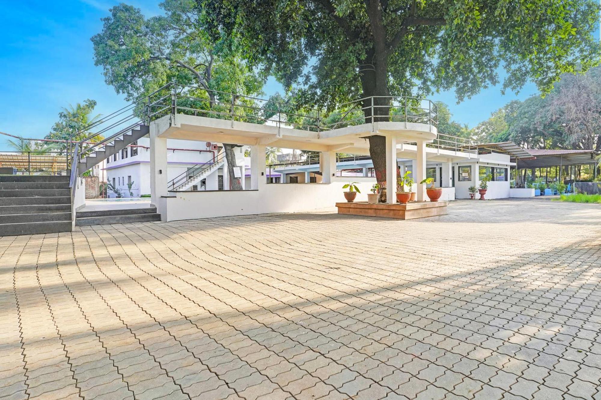Hotel O Summer House Daman Bagian luar foto